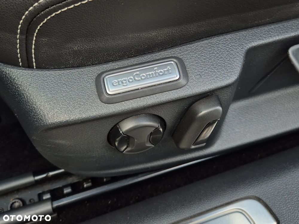 Volkswagen Passat 2.0 TSI Elegance DSG - 12
