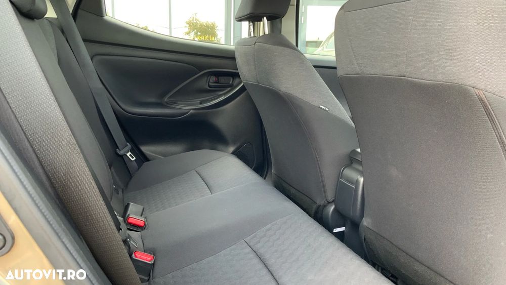 Toyota Yaris 1.5 VVT-i HSD Dynamic Plus - 13