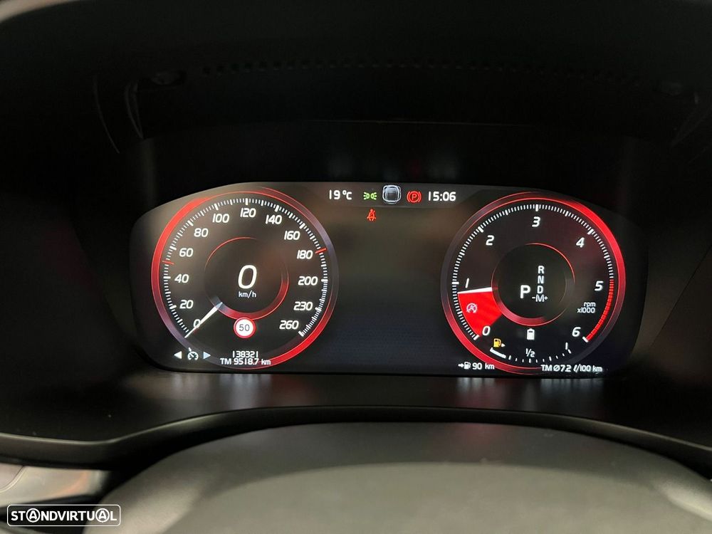 Volvo V60 2.0 B4 Momentum Core Geartronic - 32