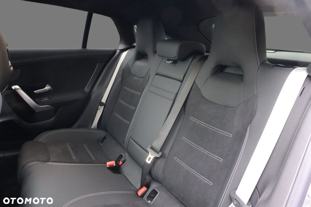 Mercedes-Benz CLA 200 AMG Line 7G-DCT - 16