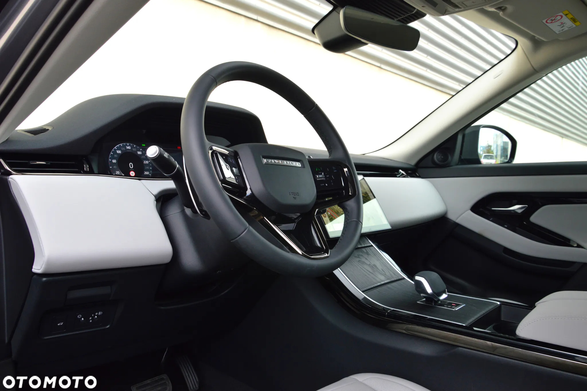 Land Rover Range Rover Evoque - 12