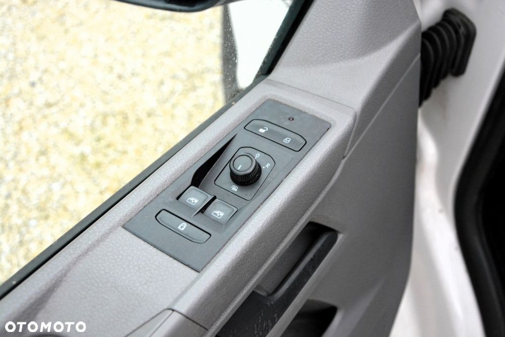 Volkswagen Transporter L2H1 - 12