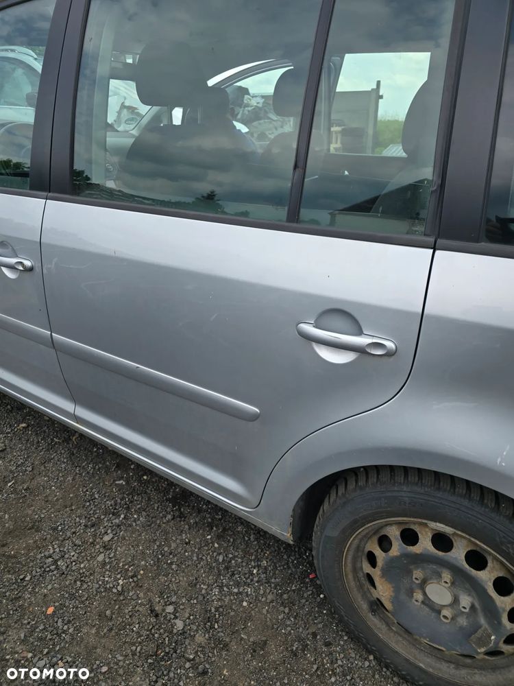 Drzwi lewy tył vw Touran 03-15 w kolorze LA7W - 2