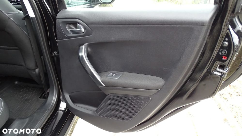 Peugeot 2008 1.2 Pure Tech Allure S&S - 21