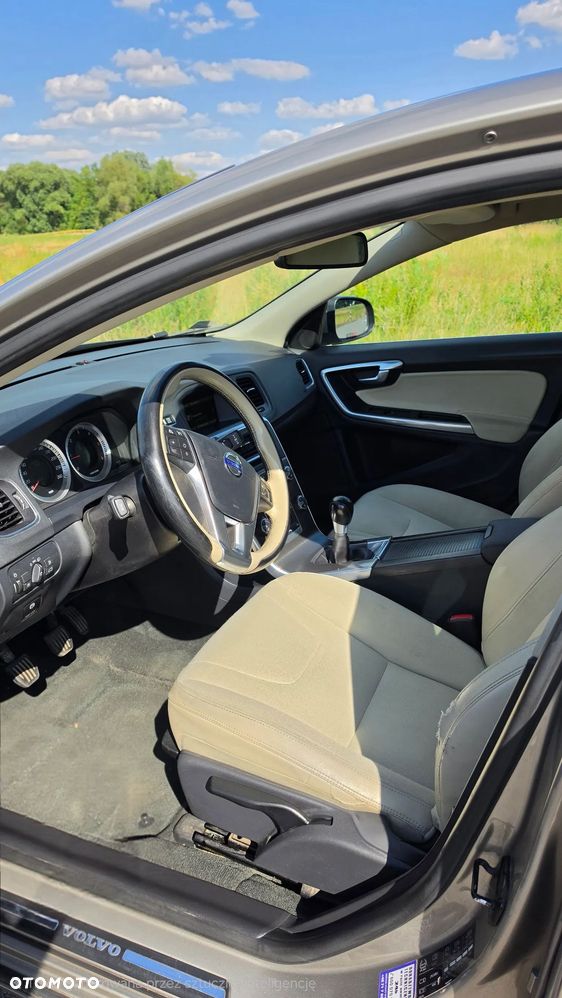 Volvo V60 D4 Momentum - 13
