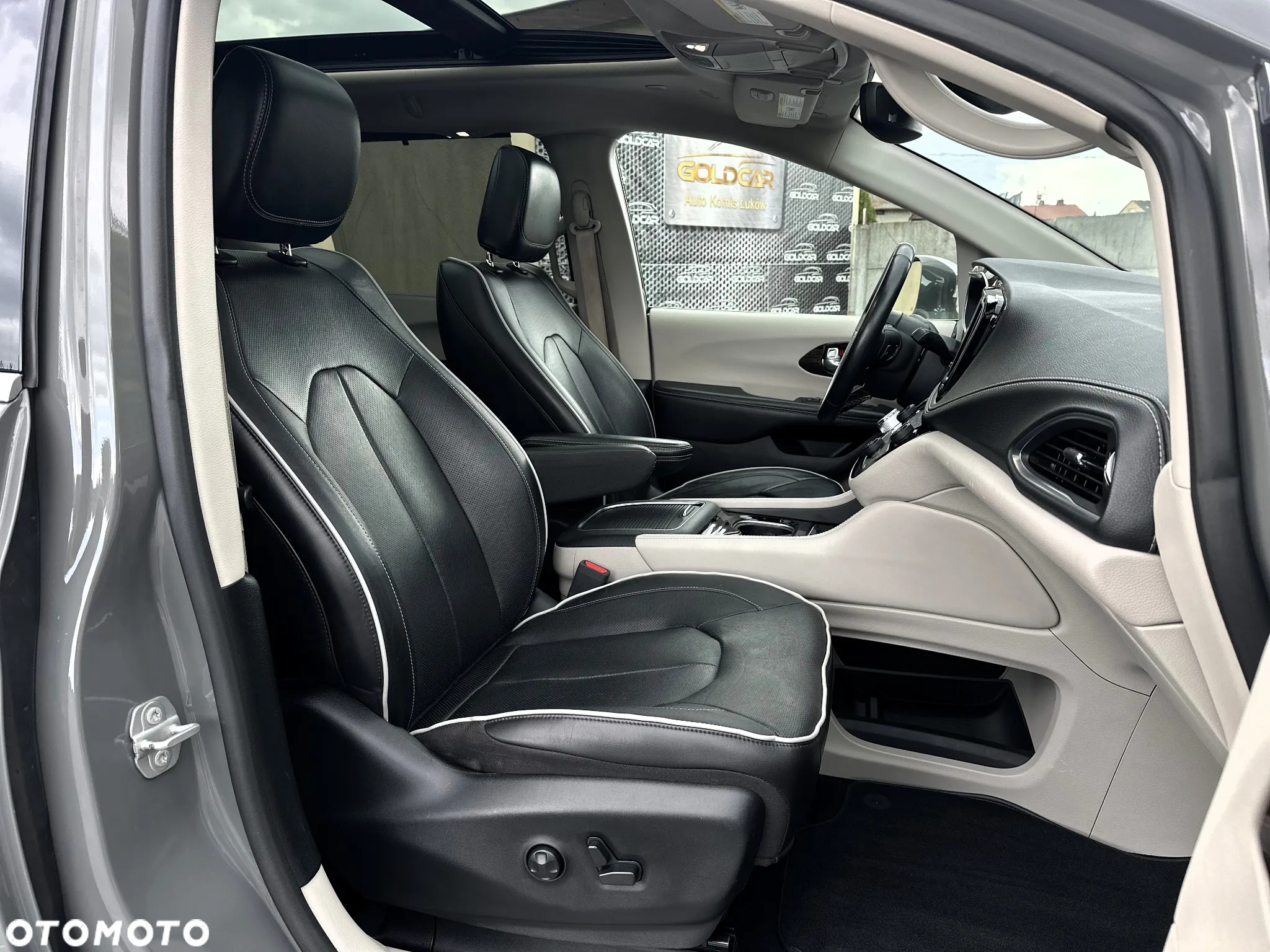 Chrysler Pacifica - 13
