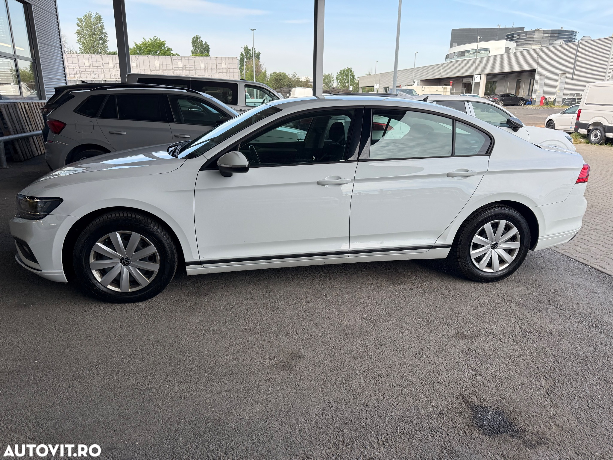Volkswagen Passat 2.0 TDI DSG Trendline - 13