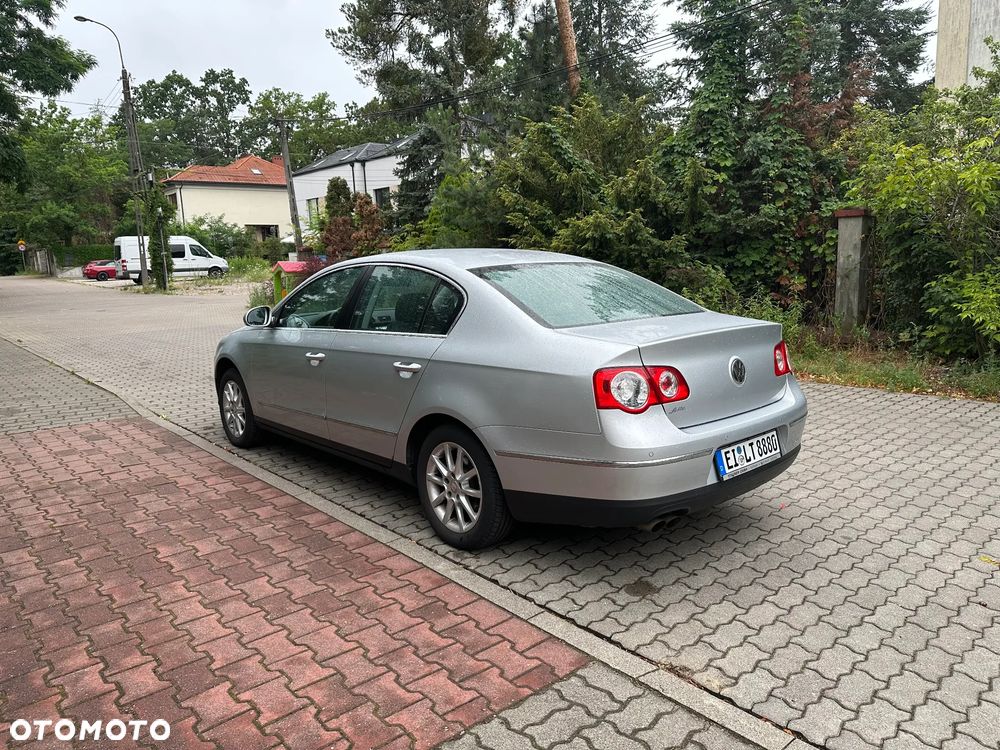 Volkswagen Passat 2.0 TDI DPF BlueMotion Technology Comfortline - 5