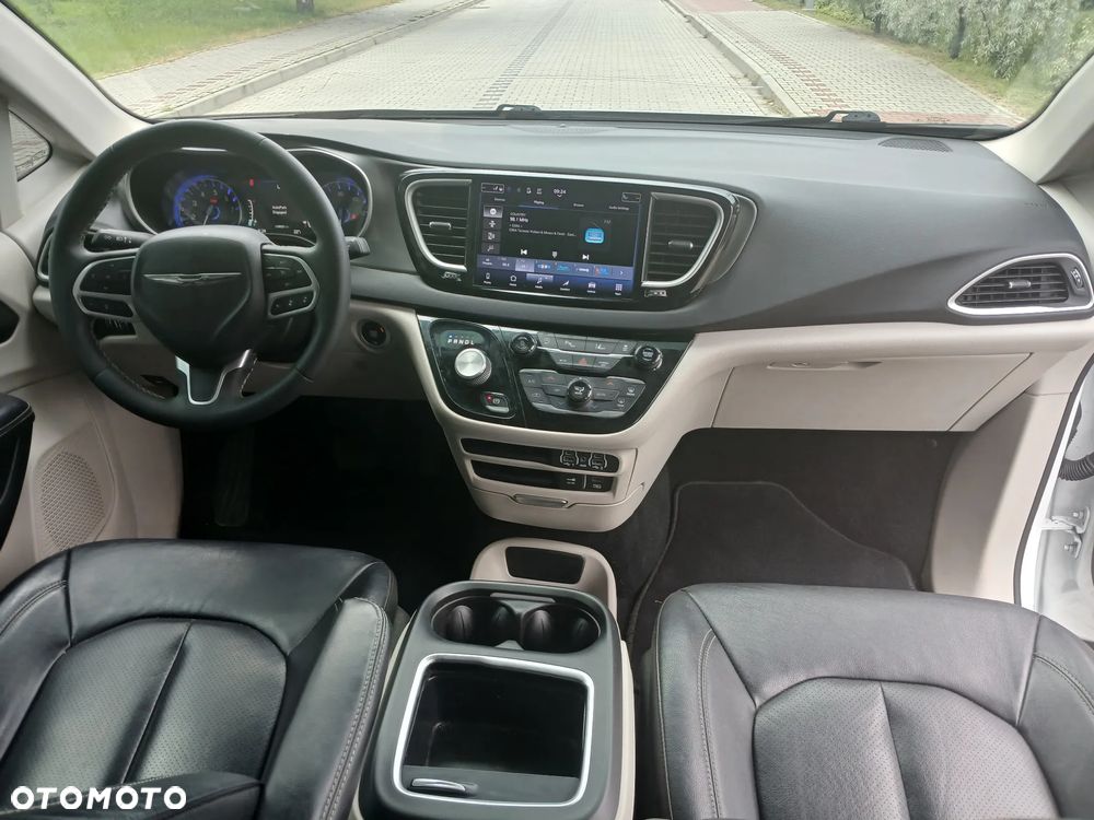 Chrysler Pacifica - 33