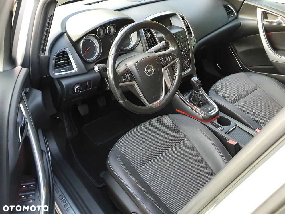 Opel Astra 2.0 CDTI Exklusiv - 13