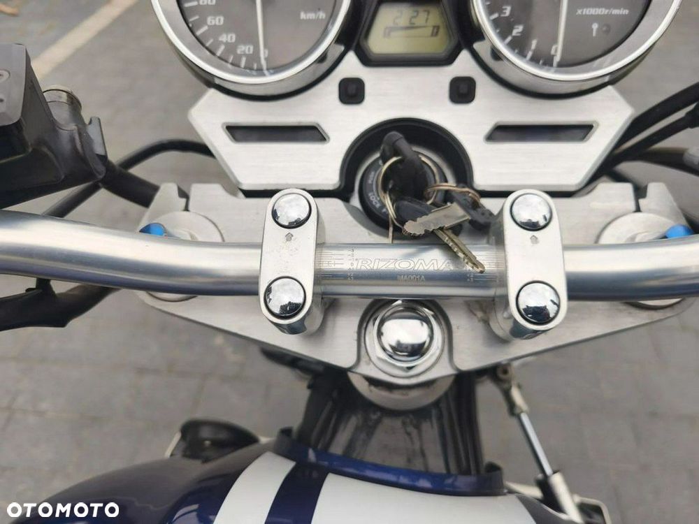 Yamaha XJR - 13