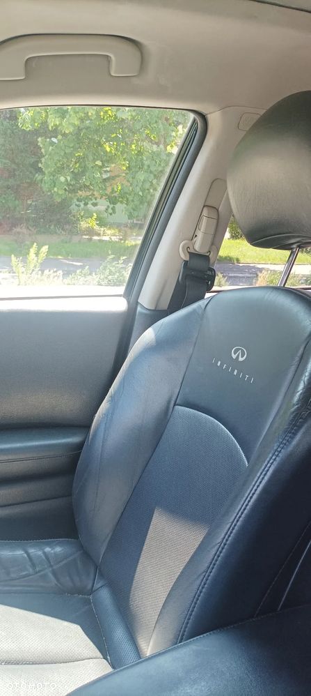 Infiniti FX - 16