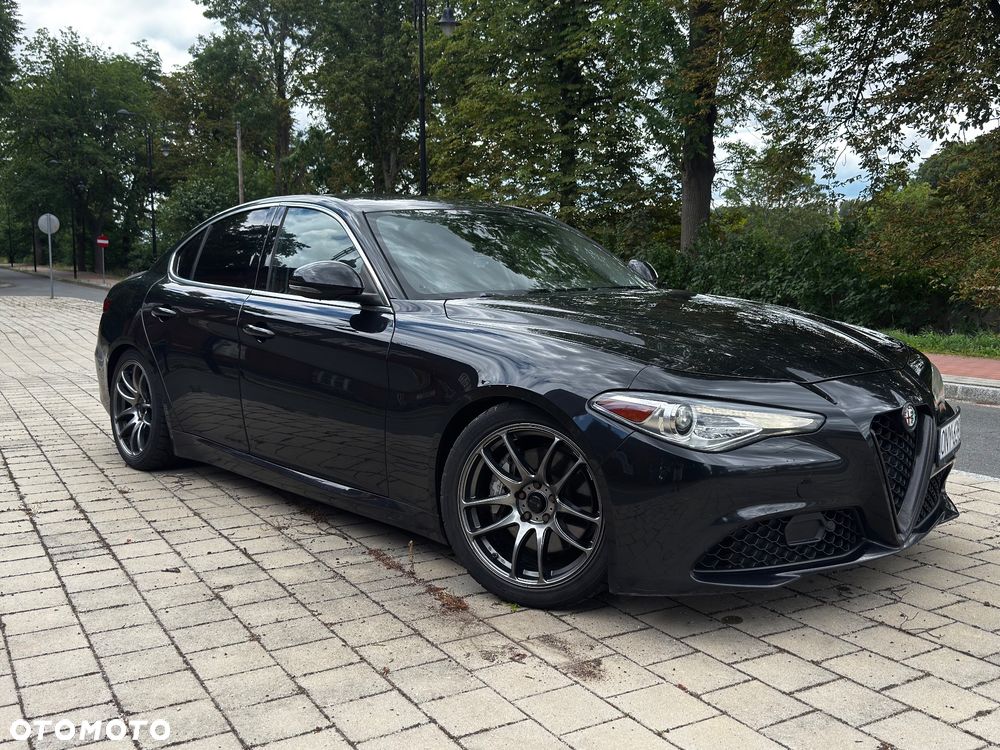Alfa Romeo Giulia 2.0 Turbo 16V AT8-Q4 Ti - 4