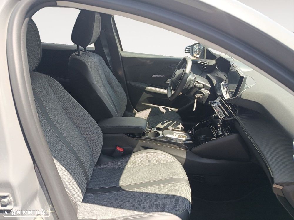 Peugeot 208 - 15