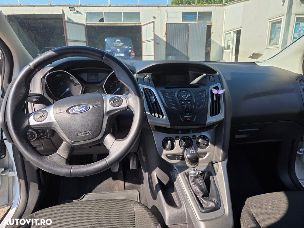 Ford Focus 1.6 TDCI DPF Ambiente - 8
