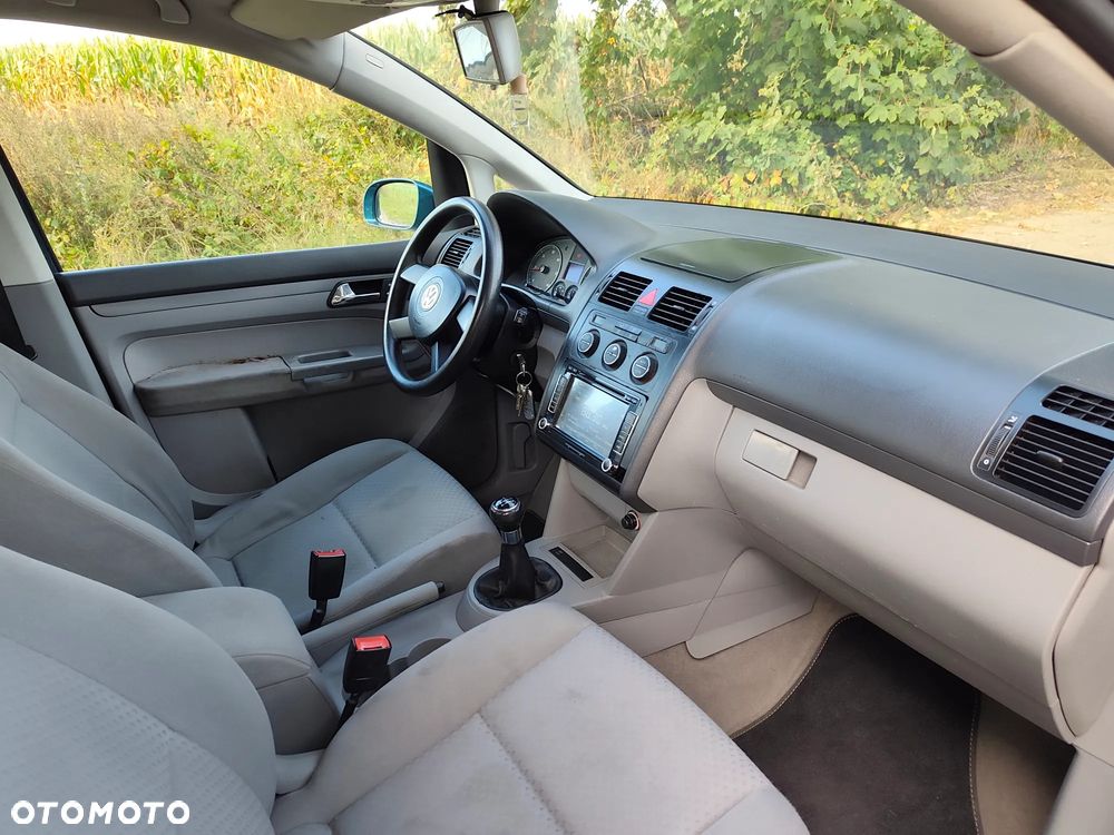 Volkswagen Touran - 14