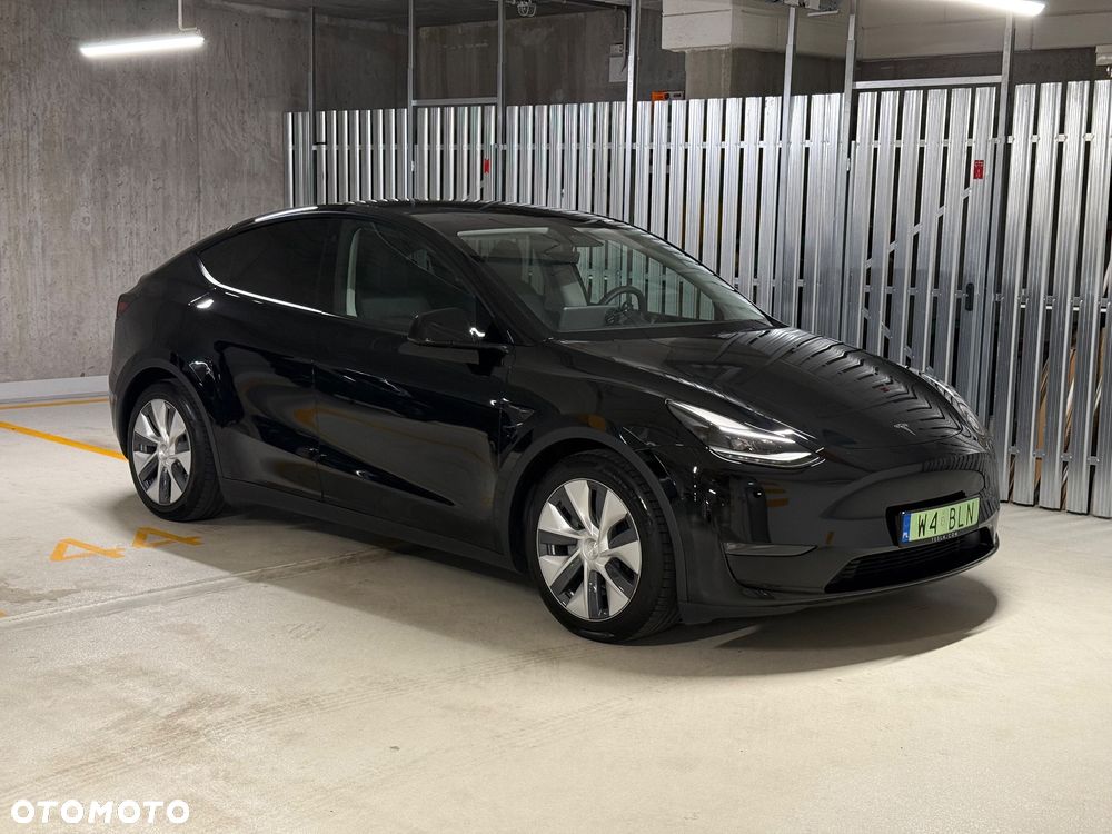 Tesla Model Y Long Range AWD - 1