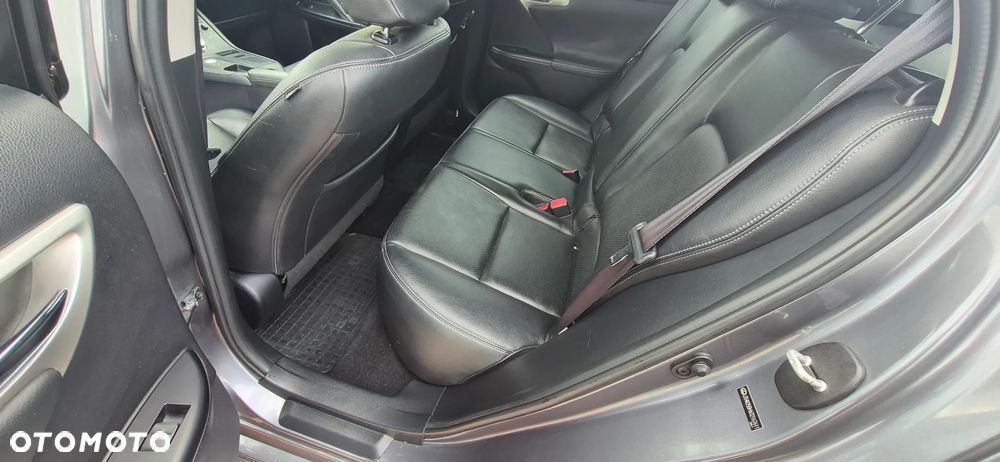 Lexus CT - 13