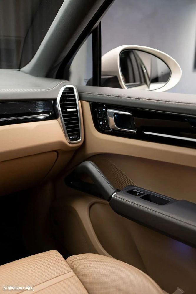Porsche Cayenne Coupé E-Hybrid - 9