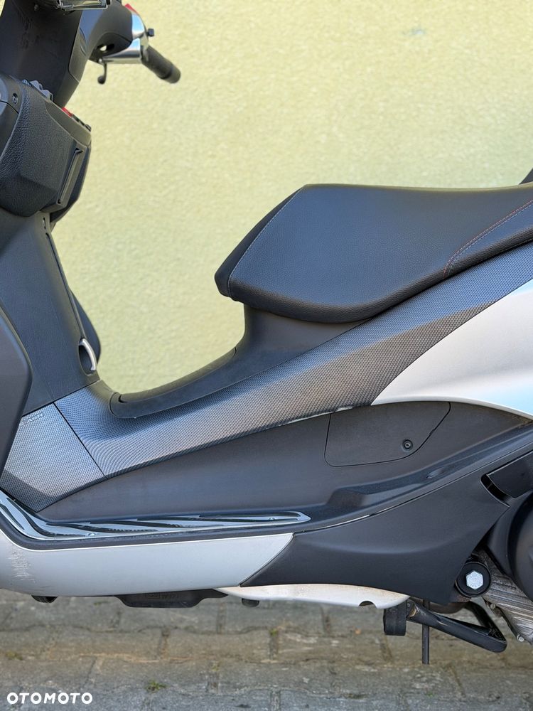 Piaggio MP-3 - 25