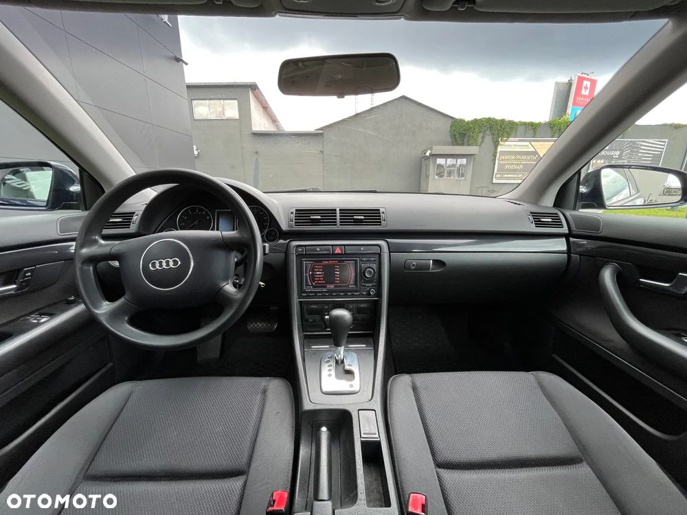 Audi A4 Limousine - 11