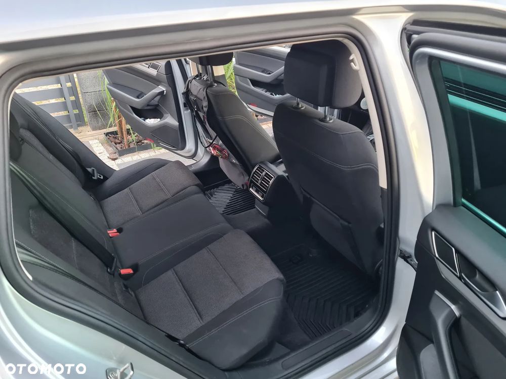 Volkswagen Passat - 17