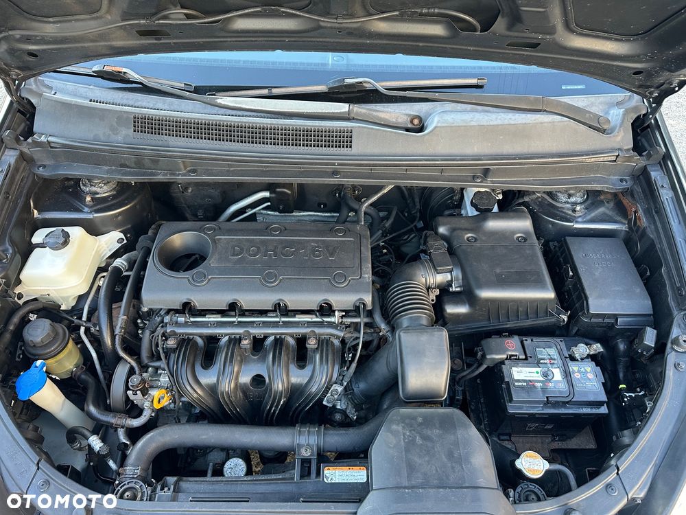 Kia Carens 2.0 EX - 29
