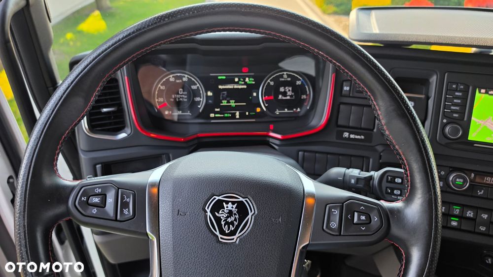 Scania ///V8///S590///2022///RETARDER/// KLIMATYZACJA POSTOJOWA///FULL LED///ALUFELGI///ZABUDOWY MIĘDZYOSIOWE///SKÓRY///WYŚWIETLACZ OBCIĄŻENIA///NAWIGACJA///TV/// STAN BARDZO DOBRY - 25