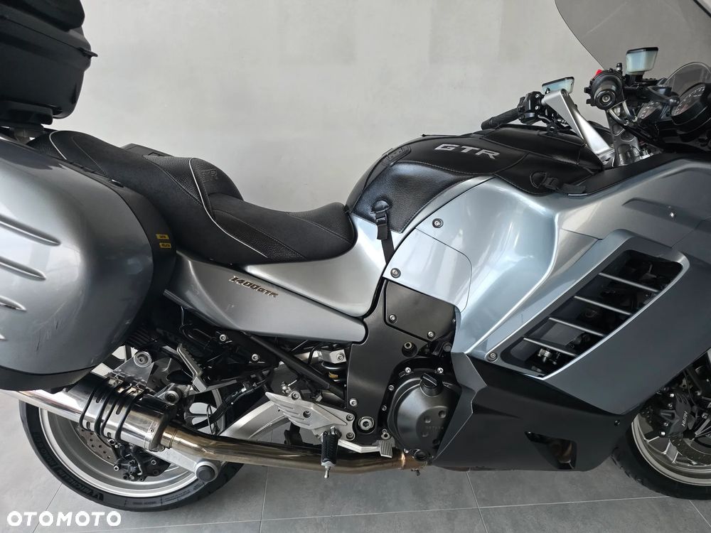 Kawasaki GTR - 33