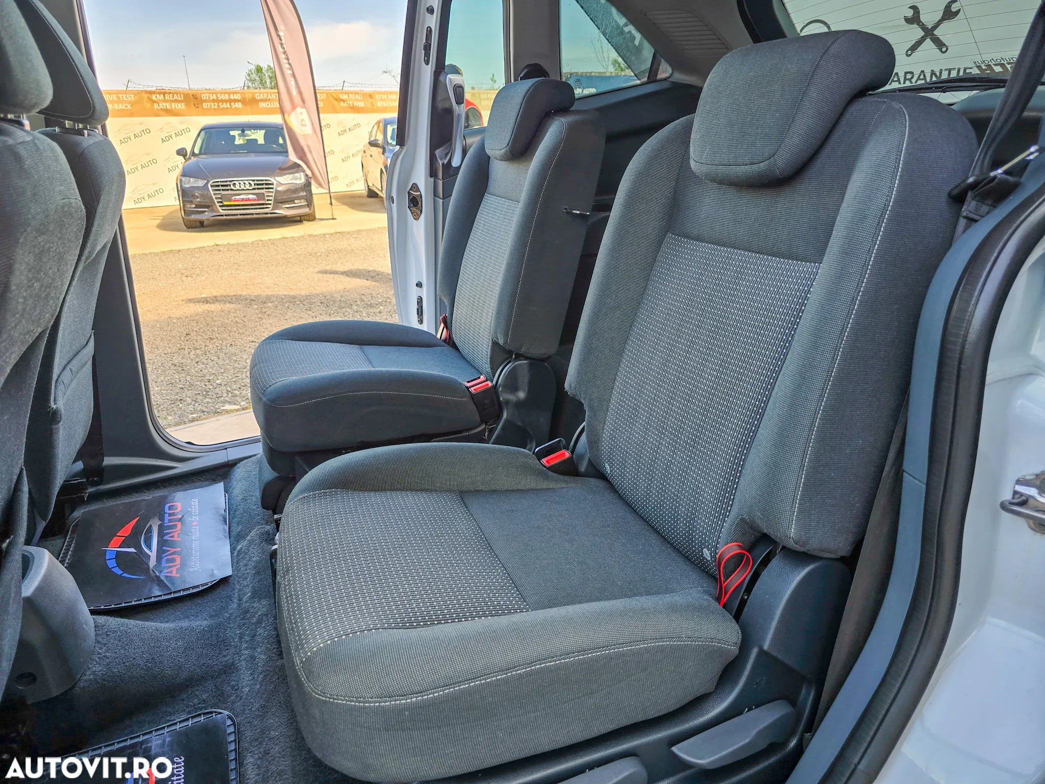 Ford Grand C-Max - 13