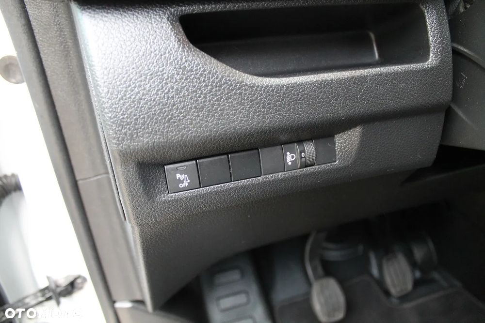 Opel Vivaro - 24