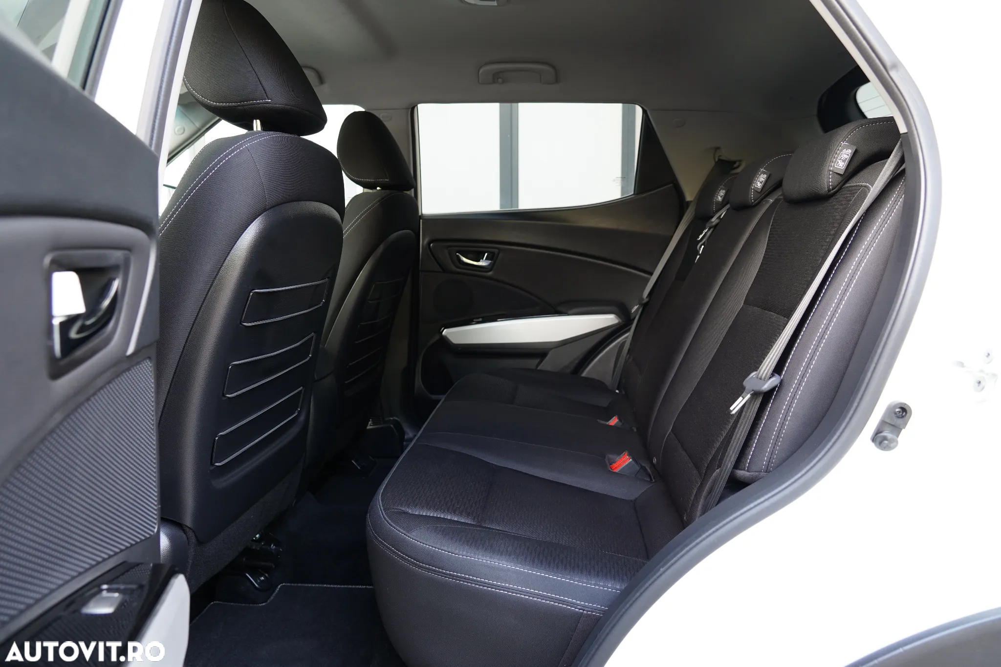 SsangYong Tivoli 1.6 e-XDi 4WD Aut. Sapphire - 11