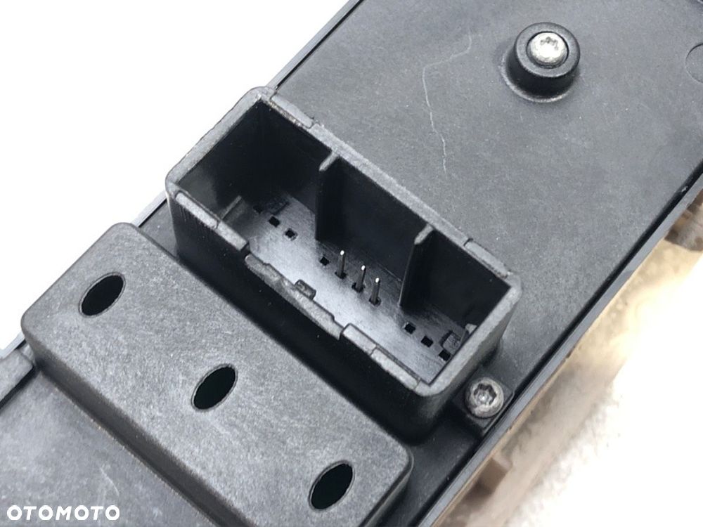 PRZEŁĄCZNIK SZYB  MASERATI QUATTROPORTE VI 2012 - 2022 3.0 S Q4 302 kW [411 KM] benzyna 2013 - - 4