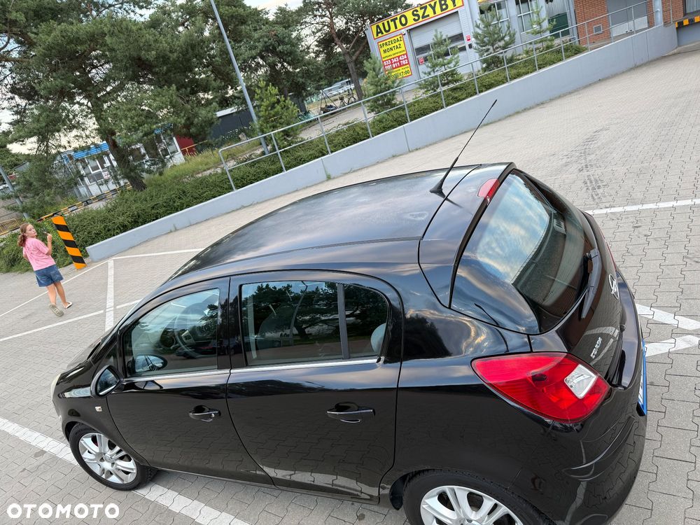 Opel Corsa 1.4 16V Cosmo - 11