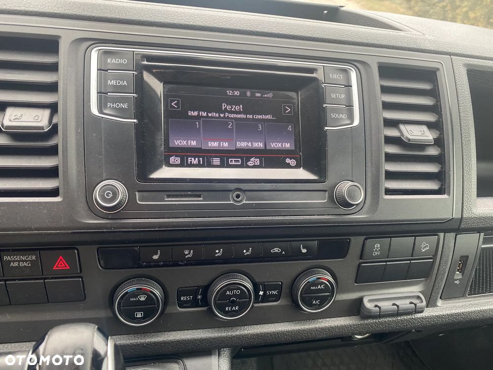 Volkswagen Caravelle - 24