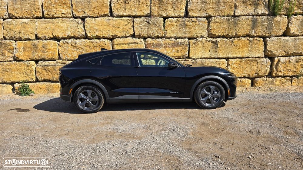 Ford Mustang Mach-E - 3
