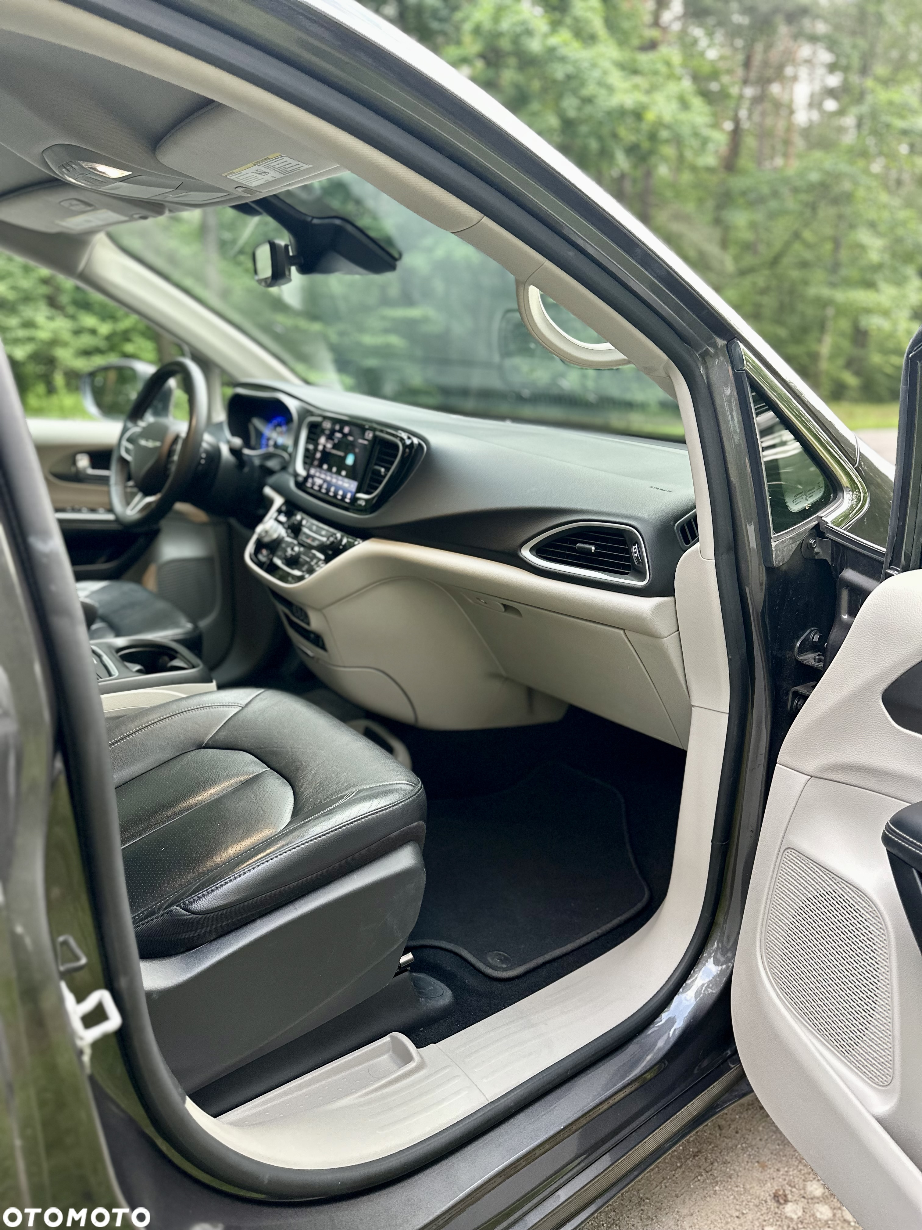 Chrysler Pacifica - 15