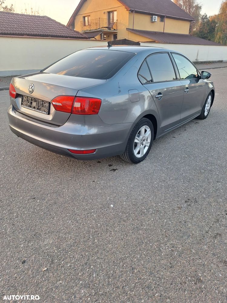 Volkswagen Jetta - 5