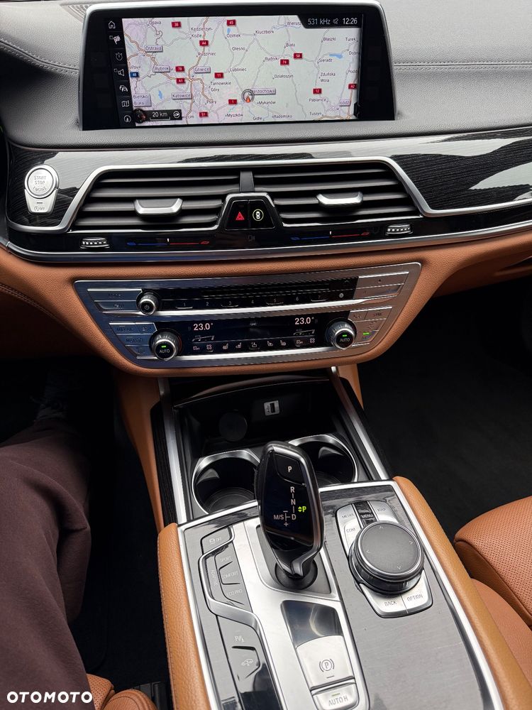 BMW Seria 7 740d xDrive - 25