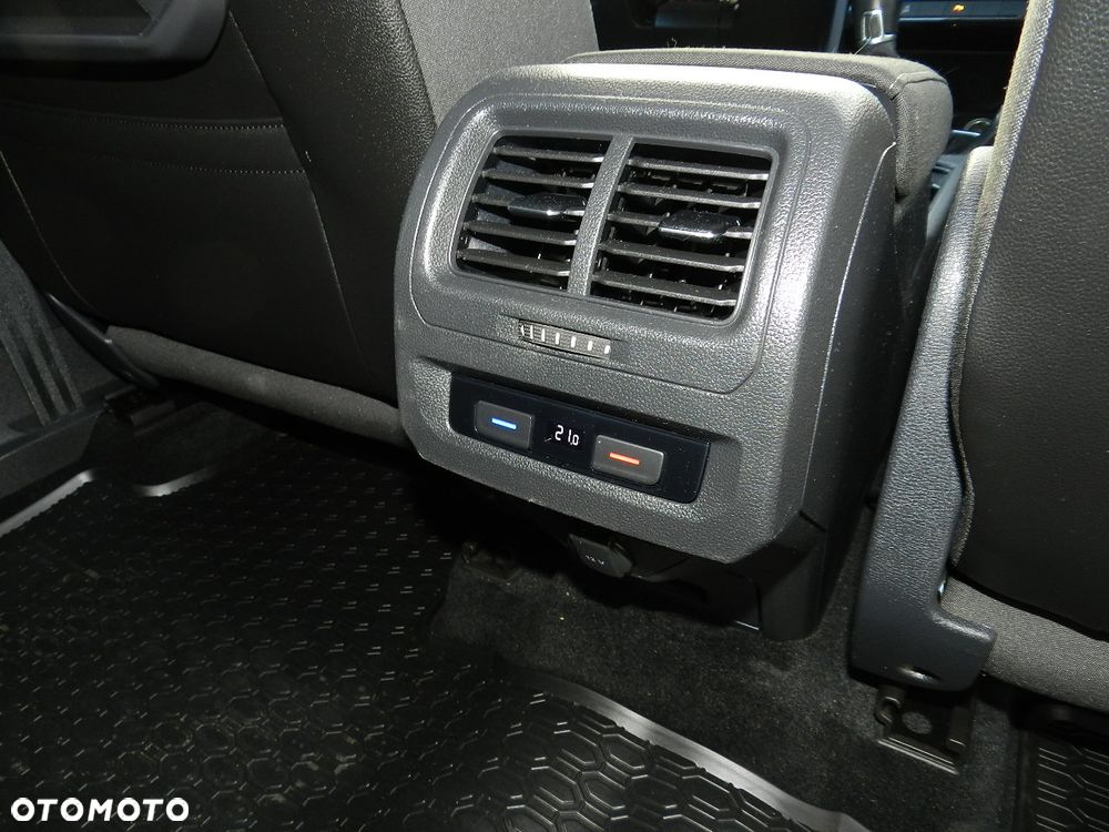 Volkswagen Touran - 8