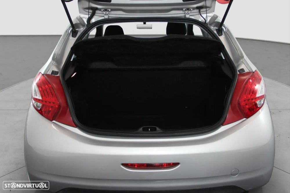 Peugeot 208 — fotografia 9