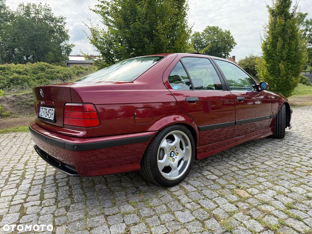 BMW Seria 3 330i - 9