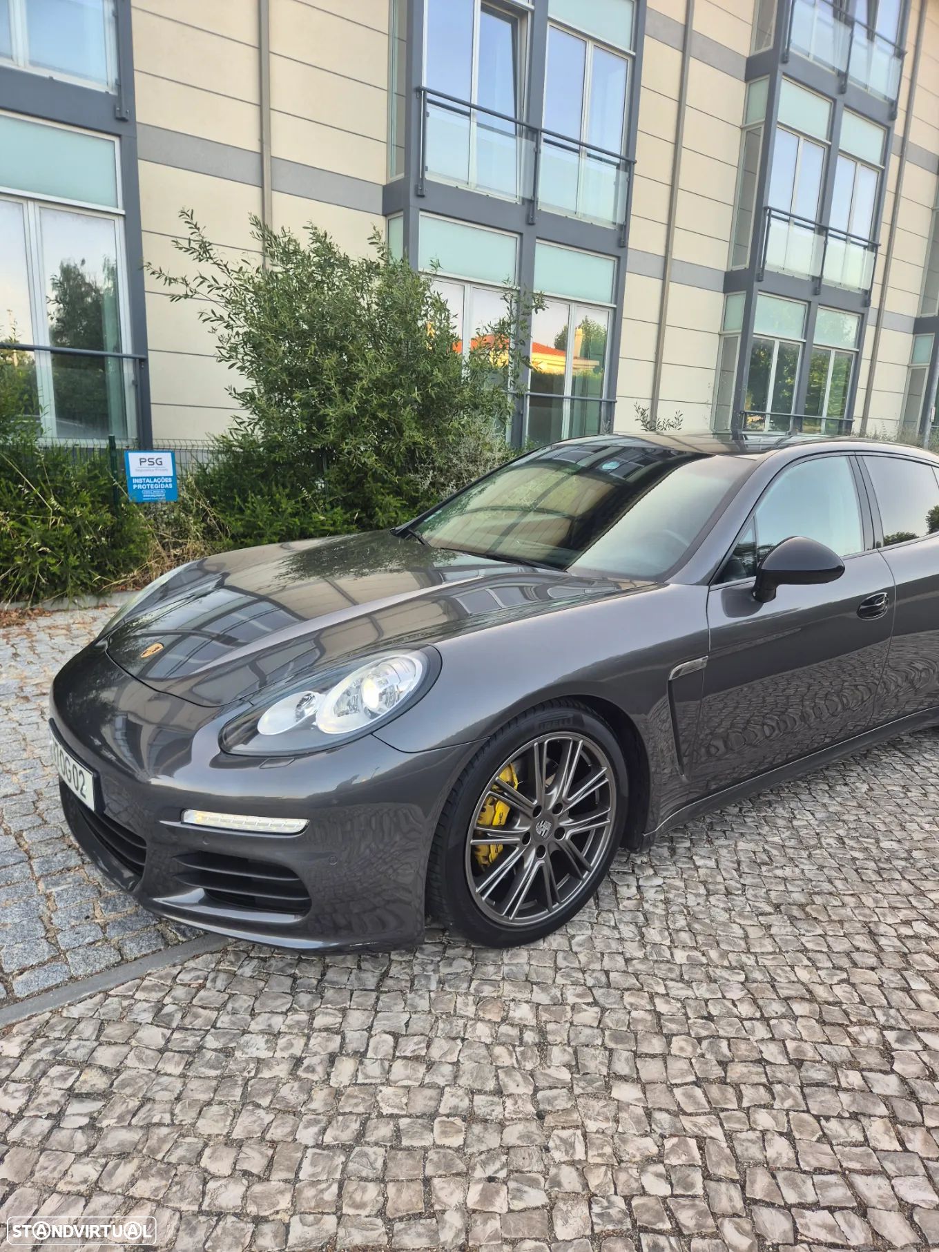 Porsche Panamera - 1