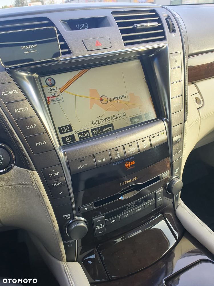 Lexus LS 460 Prestige - 32