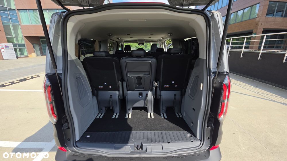 Ford Tourneo Custom - 28