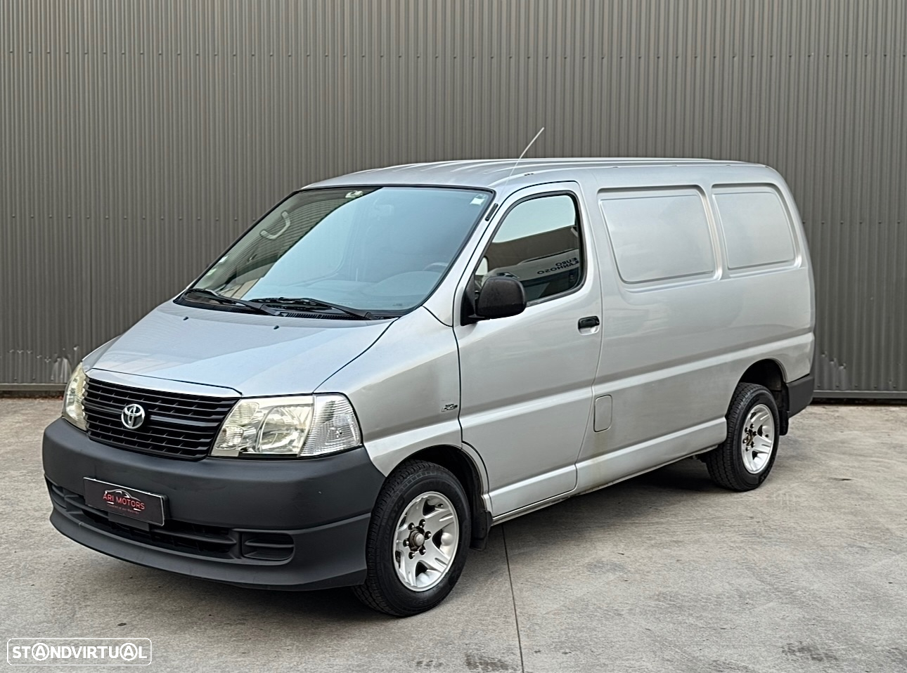 Toyota Hiace - 4