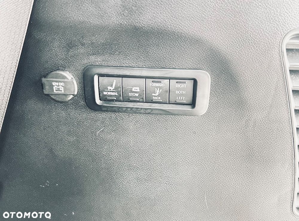 Chrysler Pacifica - 23