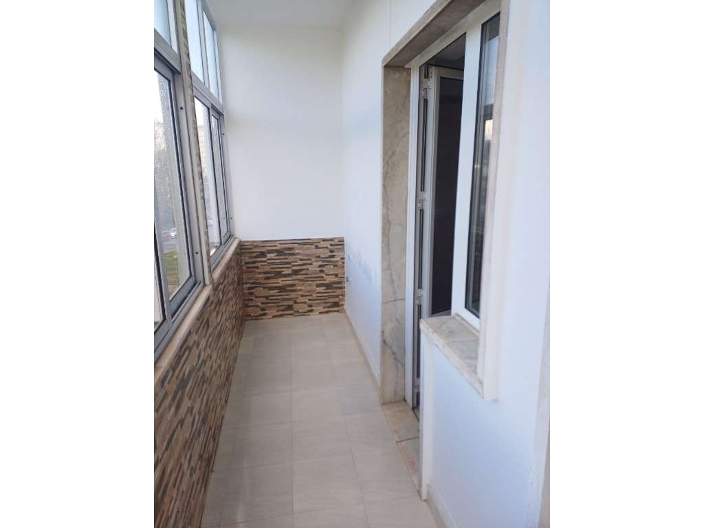 Apartamento T2 no Olival Basto | 58 m² | 3.º Andar para Arrendamento - Grande imagem: 3/13