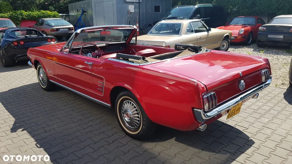 Ford Mustang - 4