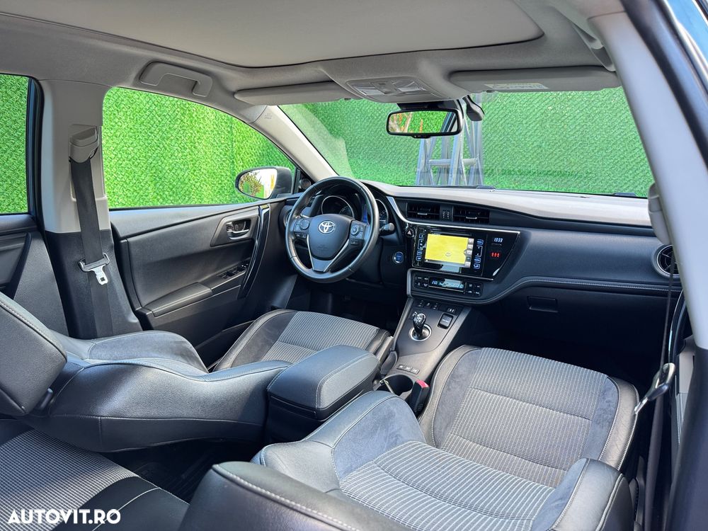 Toyota Auris 1.8 L VVT-i Hybrid Sol + - 7